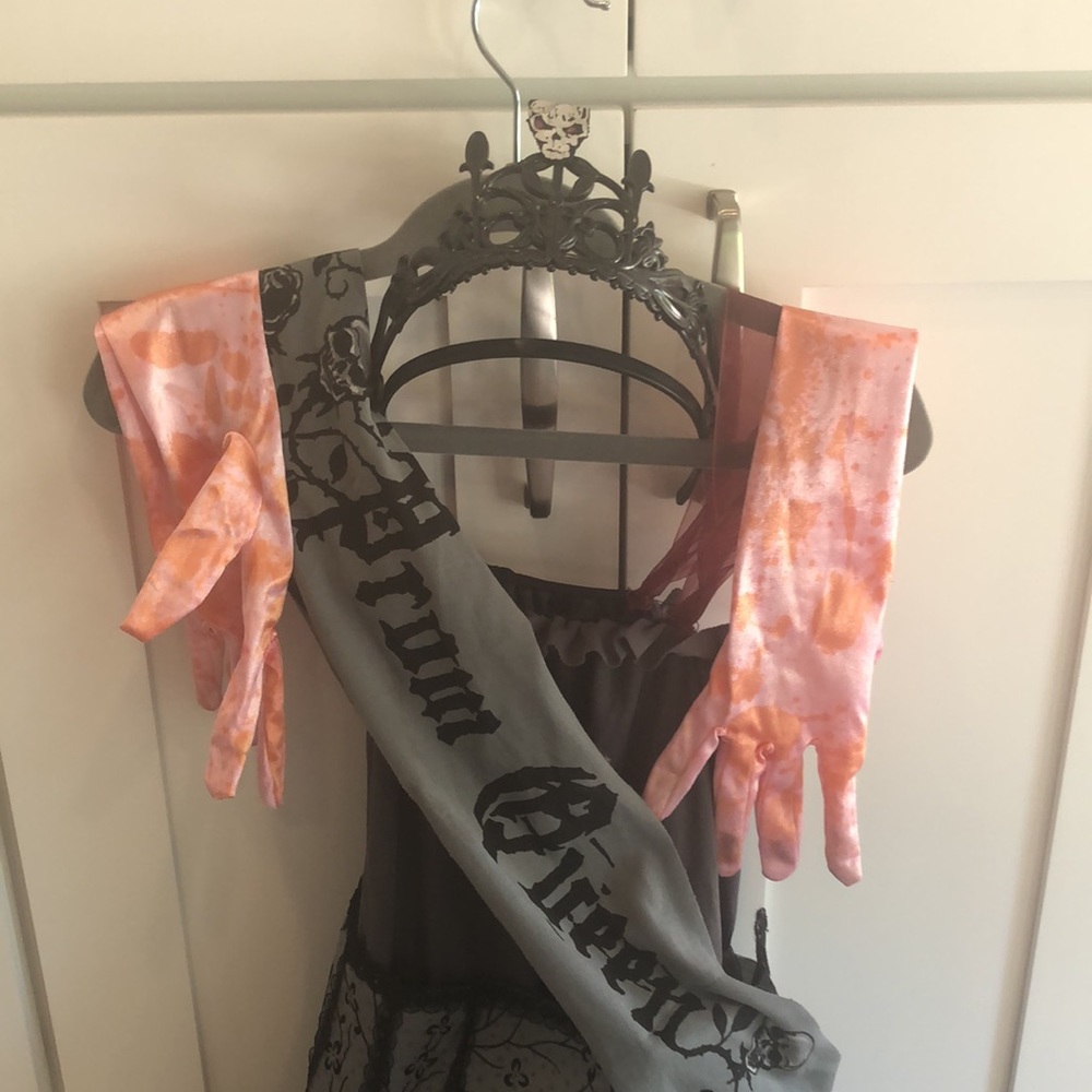 Zombie Prom Queen - Picture 2 of 10